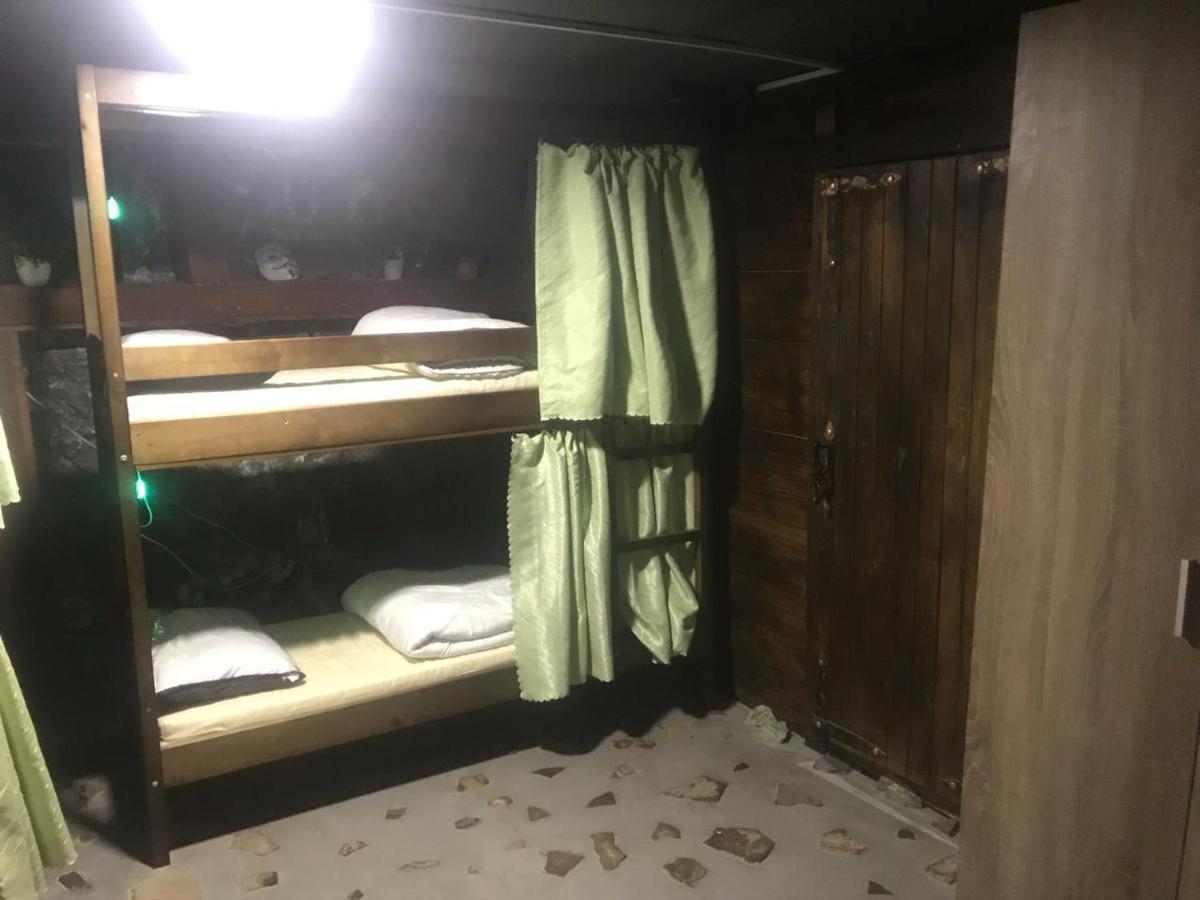 Ararat-Tarasa Shevchenka Hostel Kiev Esterno foto