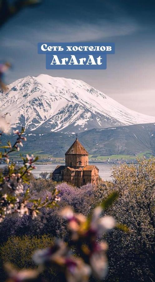 Ararat-Tarasa Shevchenka Hostel Kiev Esterno foto